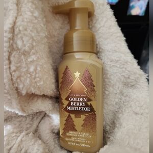 SPECIAL OFFER : NWT BATH AND BODY WORKS GOLDEN BERRY MISTLETOE FOAMING HAND SOAP